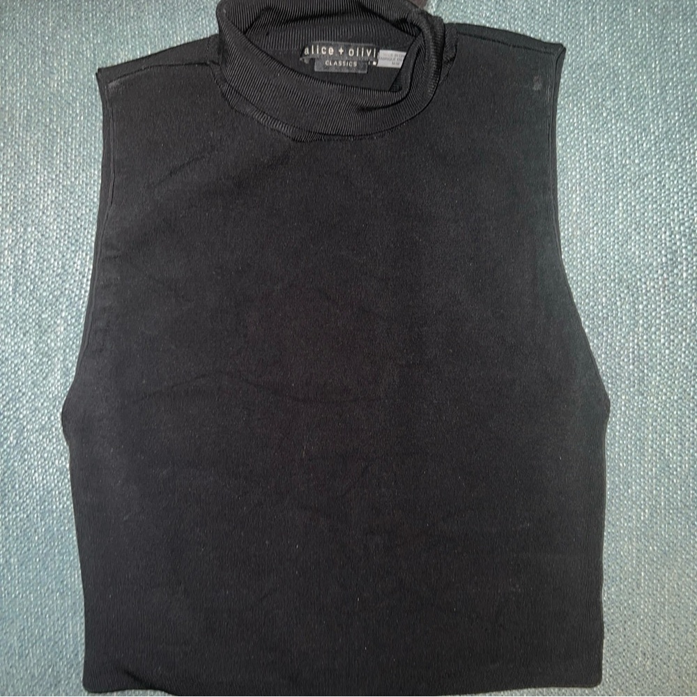 ALICE & OLIVIA size Medium sleeveless mock neck top black